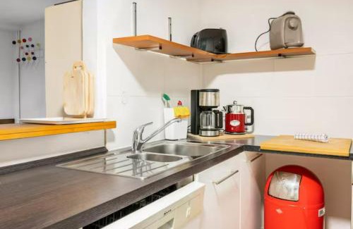 Rotherbaum Appartement | Gemütliche 3-ZKB WC SouterrainWohnung in Bestlage