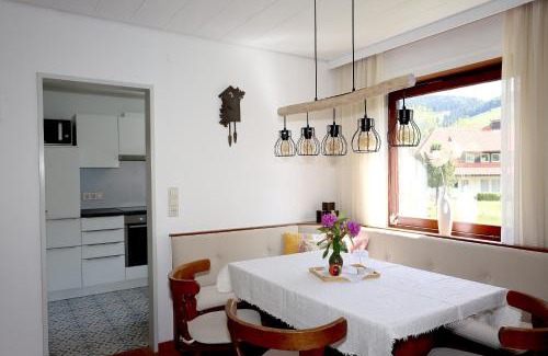 Bernau Appartement | Gemütliche Fewo mit Sonnenterrasse