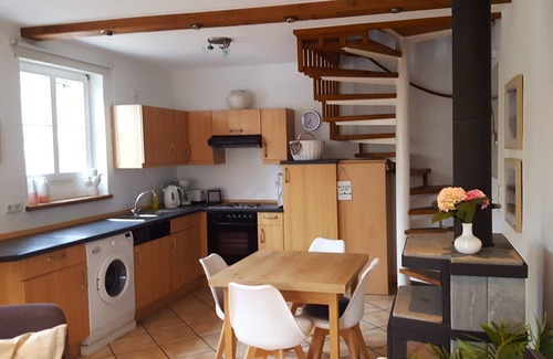 Uttfeld Appartement | Gemütliche Ferienwohnung im Herzen der Eifel. Mit Anschluss an Eine Alpaka-farm!