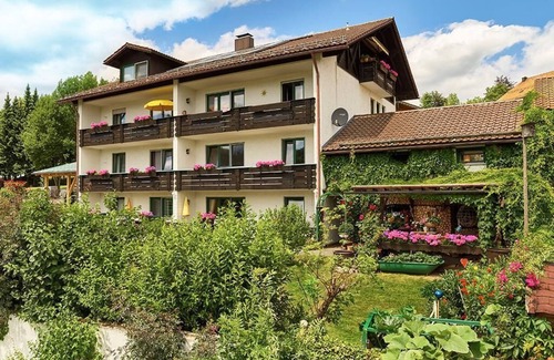Silberberg Appartement | Appartement confortable (52m²) pour deux personnes. Chaises longues dans le jardin.