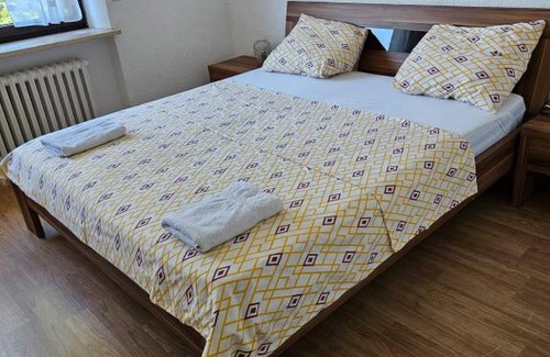 Ichenhausen Appartement | Gemütliche Gäste Suite für ruhige Nächte. Zentral