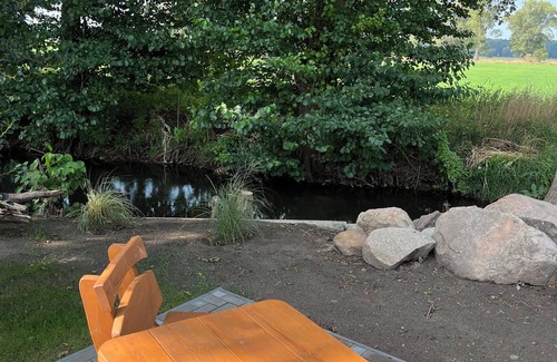 Plattenburg Appartement | Gemütliche Landhaus-ferienwohnung mit Direktem Wasserzugang in Groß Leppin