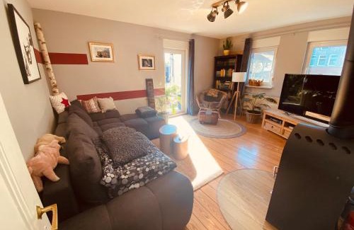 Effolderbach Appartement | Gemütliche Landhaus Wohnung auf dem Ponyhof - Himmelbett, Kamin & Garten