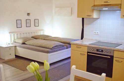 Lichtenberg Appartement | Gemütliches 32qm Ferienapartment mit Dachterrasse und überdachtem Balkon; kostenfreies Parken und WLAN