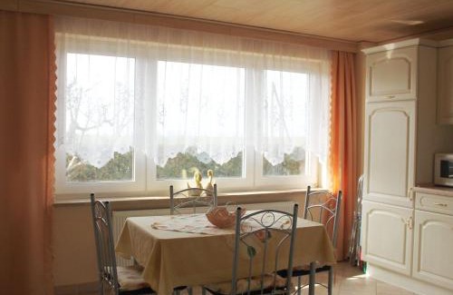 Kroepelin Maison | Gemütliches Appartement in Brusow mit Garten