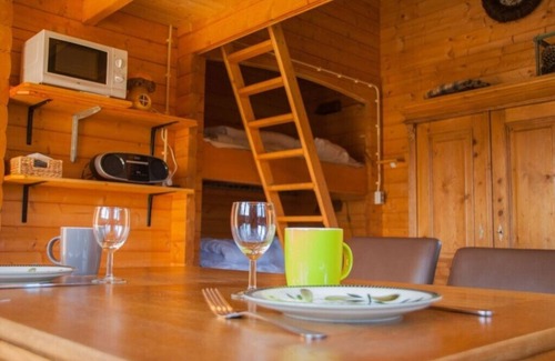 Medebach Cabine | Gemütliches Blockhaus auf Schönem Campingplatz