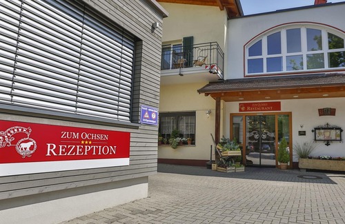 Wolfenweiler Appartement | Gemütliches Dreibettzimmer mit modernem Bad, Flachbild-TV und WLAN