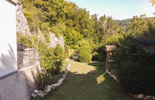 Hienheimer Forst Appartement | Gemütliches Ferienhaus mit Schwimmteich und Großer Terrasse