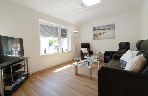 Weener Appartement | Gemütliches Ferienhaus Lütje Huske mit Garten, 25666