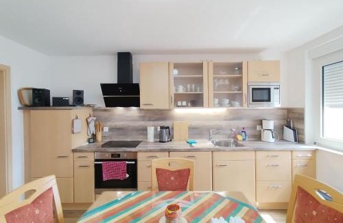 Weener Appartement | Gemütliches Ferienhaus Lütje Huske mit Garten, 25666