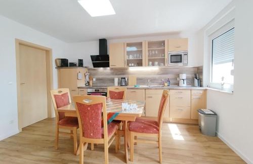 Weener Appartement | Gemütliches Ferienhaus Lütje Huske mit Garten, 25666