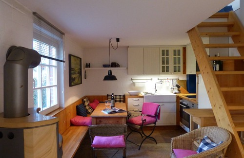 Eckwarden Maison | Gemütliches Haus mit Sauna in Großem Garten,1km zum Meer. Haustierfreundlich!