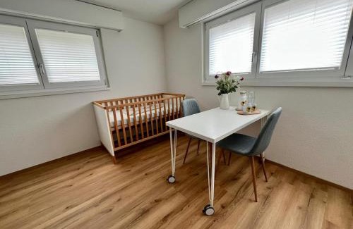 Buerglen Appartement | Gemütliches Studio mit Sitzplatz