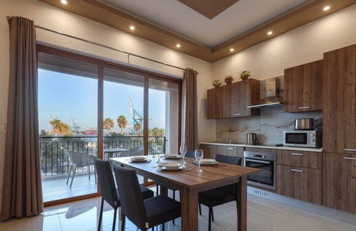 Birzebbuga Appartement | Gem Beachfront Apt with Amazing Bay and Sea Views