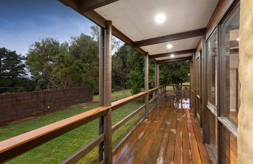 Gembrook Maison | Gembrook Views Unique and recently renovated 2br mudbrick house