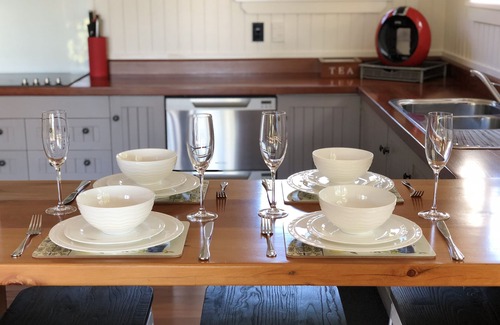 Kawaha Point Chalet De Ski | Gemini Lodge Rotorua Lake Side Paradise