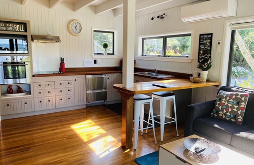 Kawaha Point Chalet De Ski | Gemini Lodge Rotorua Lake Side Paradise