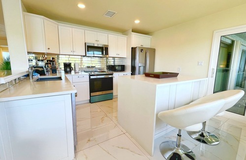 Bolongo Bay Copropriété | Generator! 4BR remodeled, w/BEACH and 3 POOLS!