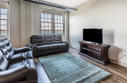 Front Park Appartement | Generous 3 bedroom Contemporary Condo with free parking