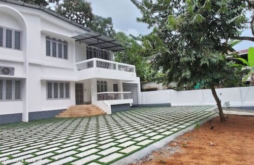 Kottayam Maison | Genesis spaces non AC upto 4 guests Kottayam