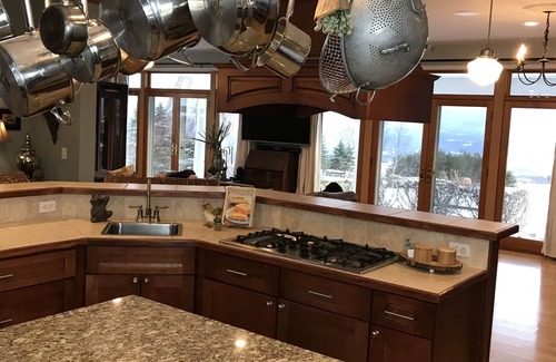 Oak Hill Maison | Gentleman’s Farm Mountain Views Gourmet Kitchen Fire Pit Hike Ski Sleep 10 Pets!
