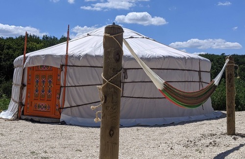 Saint-Colomb-de-Lauzun Cabine | Genuine Mongolian Yurt with outdoor kitchen,shower and 10m x 4.2m POOL