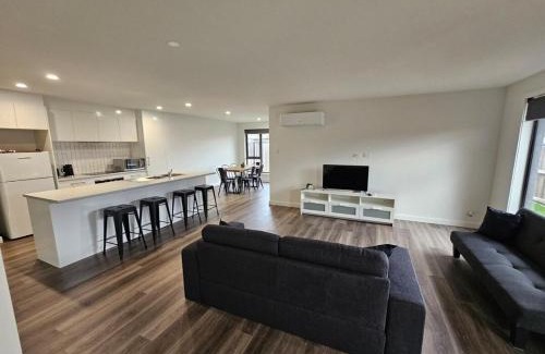 George Town Appartement | George Town Villa - Outdoor Alfresco - aircon FREE WIFI - Central location near MTB Trails