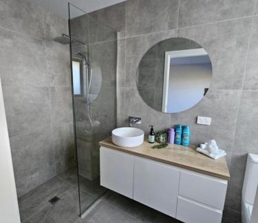 George Town Appartement | George Town Villa - Outdoor Alfresco - aircon FREE WIFI - Central location near MTB Trails