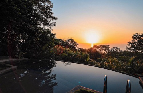 Mal Pais Villa | Georgeous 3 bedroom villa ocean & sunset views only 5 minutes from Santa Teresa