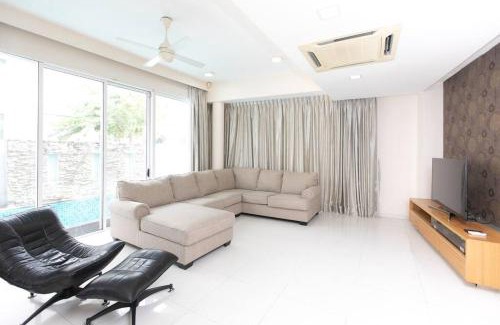 Downtown George Town Maison | GeorgeTown PrivatePool Snooker 25Pax BBQ