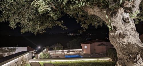 Georgioupolis Appartement | Georgioupoli Studio 2 with a pool and lake views