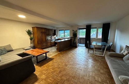 Imst Appartement | Geräumige rustikale Tiroler Wohnung 1-8 Personen