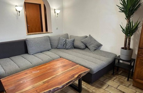 Imst Appartement | Geräumige rustikale Tiroler Wohnung 1-8 Personen