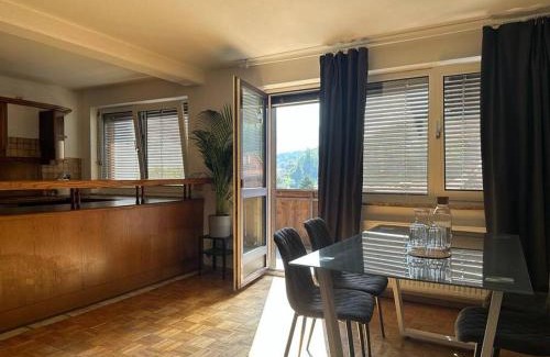 Imst Appartement | Geräumige rustikale Tiroler Wohnung 1-8 Personen