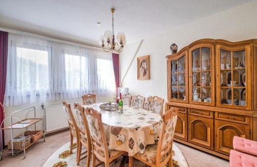 Titmaringhausen Appartement | Geräumiges Apartment am Waldrand im Sauerland