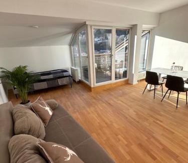 Imst Appartement | Geräumiges sonniges Apartment mit Bergblick
