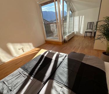 Imst Appartement | Geräumiges sonniges Apartment mit Bergblick