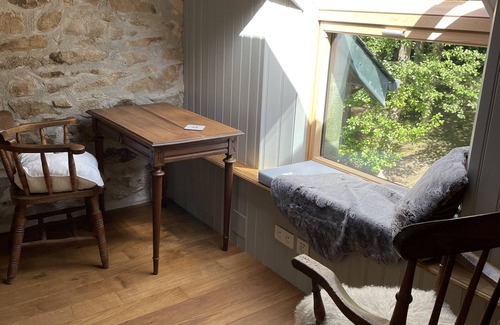 Saint-Martin-Chateau Maison | Gerenoveerde Watermolen met Sauna, Ideale Plek Voor Serieuze Ontspanning