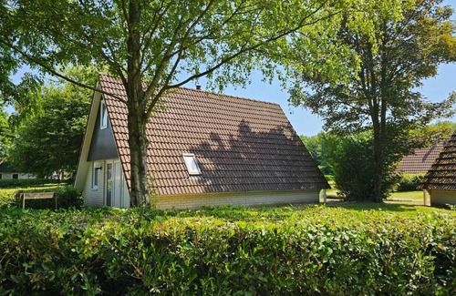Gramsbergen Maison | Gerenoveerd 6 Pers. Huisje aan Visvijver Time4vacay