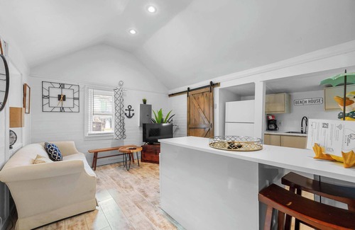 Merion Village Maison | German Village Beach Bungalow