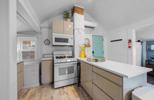 Merion Village Maison | German Village Beach Bungalow