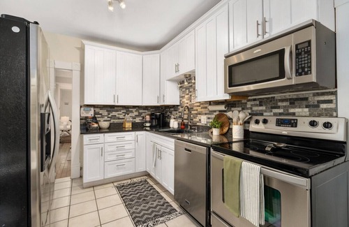 Downtown Columbus Maison | German Village Cottage - 2BR 2BA Home with Patio