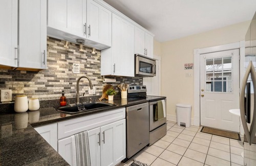 Downtown Columbus Maison | German Village Cottage - 2BR 2BA Home with Patio