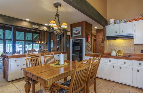 Lindale Maison | Éloignez-vous de tout! Pêcher, faire du shopping à Canton, du golf, du Tx Rose Horse Ranch ou se détendre!