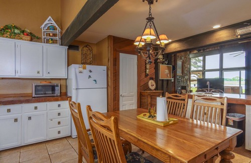 Lindale Maison | Éloignez-vous de tout! Pêcher, faire du shopping à Canton, du golf, du Tx Rose Horse Ranch ou se détendre!