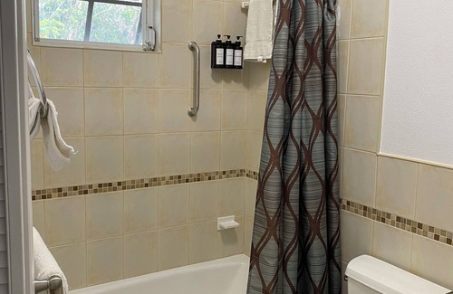 Coral Harbour Appartement | Get away to Green Pastures .10 minutes to Beach, Great for weekend getaways