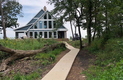 Albion Maison | Retournez à la nature et découvrez la vie du lac avec style en séjournant dans notre maison.
