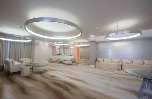 Nassau Hôtel | Get Ready for Blissful Getaway! Pools and Water Park! Pet-Friendly Property!