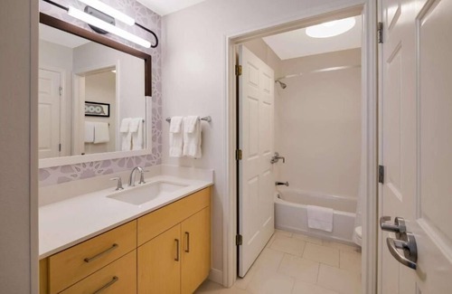 Andover Hôtel | Get Ready for Blissful Getaway! Pet-friendly Hotel, Outdoor Pool!