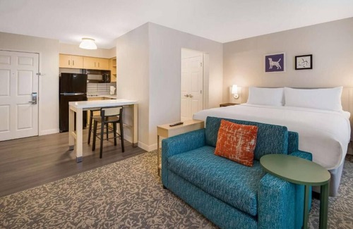 Andover Hôtel | Get Ready for Blissful Getaway! Pet-friendly Hotel, Outdoor Pool!